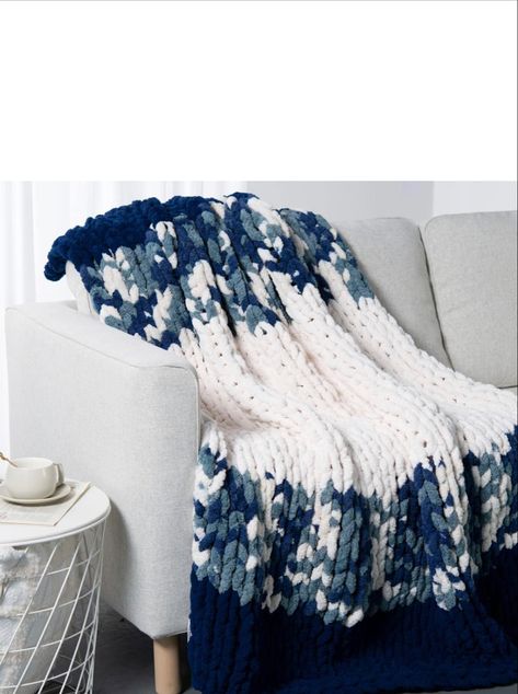 Yarn Blanket Ideas, Crochet Big Blanket, Big Knitted Blanket, Chunky Blanket Color Ideas, Chunky Finger Knit Blanket, Chunky Knit Blanket Ideas, Chunky Yarn Blanket Pattern, Chunky Knit Blanket Pattern Color Combos, Blue Chunky Knit Blanket