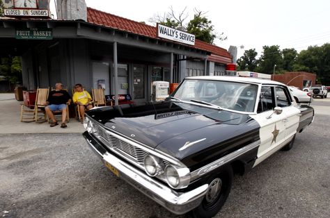 Visit the Real Mayberry in Mount Airy, North Carolina Mount Airy North Carolina, Andy Griffith Show, Pilot Mountain, The Andy Griffith Show, Mount Airy, Andy Griffith, Car Tour, American Road Trip, Travel Trip