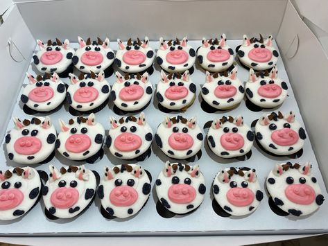 Cow Desserts, Cow Cupcakes, Animal Cupcake, Cupcake Inspiration, Cupcake Cake Designs, Animal Cupcakes, How To Make Cupcakes, Cupcake Cake, Themed Cupcakes