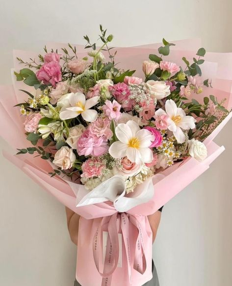 Big Pink Bouquet, Light Pink Flower Bouquet, Flower Bouquet Arrangements, Bouquet Light Pink, Pretty Flower Bouquet, Pretty Bouquet Of Flowers, Light Pink Bouquet, Flower Bouquet Ideas, Flowers Bouquet Ideas