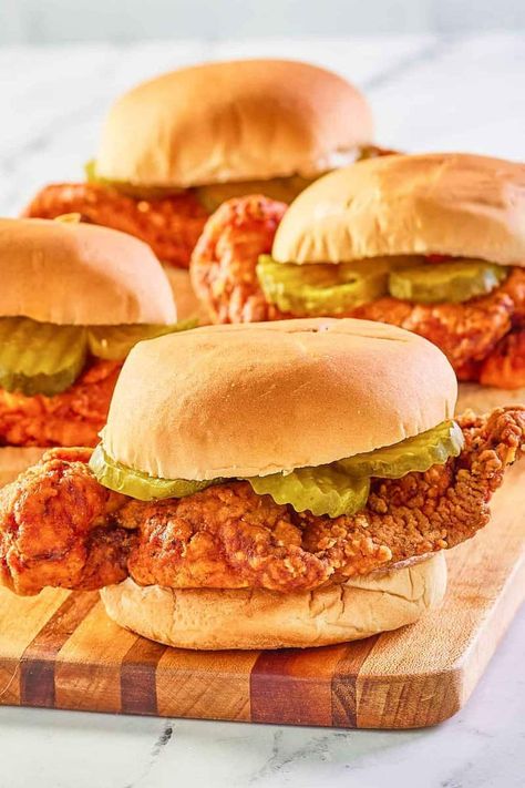 Wingstop Buffalo Chicken Sandwich is a tasty meal. Get the easy copycat recipe and find out how to make the best Buffalo chicken sandwich. Chicken breast is breaded with seasoned flour and buttermilk, fried until crispy, coated with homemade Frank’s Red Hot Buffalo sauce, and placed in a toasted bun with dill pickle slices. Breaded Buffalo Chicken Sandwich, Homemade Buffalo Chicken Sandwich, Buffalo Chicken Sandwich Recipes, Fried Buffalo Chicken Sandwich, Ground Beef And Beans, Chili With Ground Beef, Restaurant Hacks, Buffalo Chicken Sandwich, Sandwiches Chicken