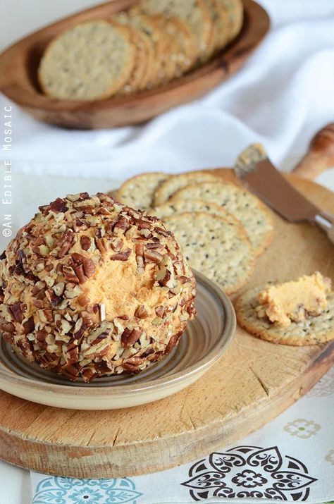 Cheddar Cheese Ball Recipes, Pub Cheese, Cheese And Cracker Tray, Cheddar Cheese Ball, Farmers Cheese, Pot Luck, Cheese Ball Recipes, Cheese Balls, Cheese Appetizers