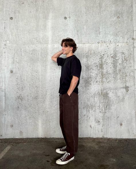 Vans Outfit Aesthetic Men, Brown Outfits Men Aesthetic, Mens Brown Converse Outfit, Brown Denim Pants Outfit Men, Brown Chuck 70 Outfit, Mens Fashion Converse, Brown Men Aesthetic, Timeless Outfits Men, Boyfriend Outfits Men