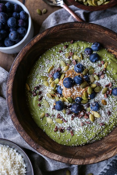 Green Smoothie Bowl Recipe, Superfood Smoothie Bowl, Avocado Smoothie Recipe, Green Smoothie Bowl, Smoothie Fruit, Healthy Green Smoothies, Superfood Smoothie, Avocado Smoothie, Smoothie Bowl Recipe