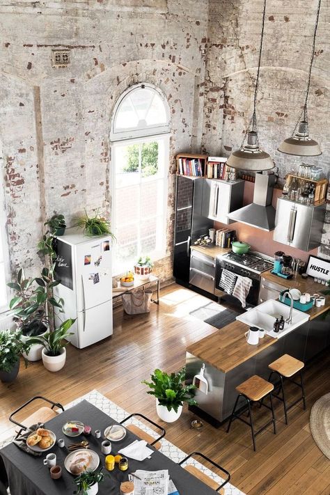 Design Casa Piccola, Dapur Rustic, Loft Apartment Decorating, Interior Dapur, Casa Loft, Industrial Style Kitchen, Beautiful Houses Interior, Design Blogs, Timber Furniture