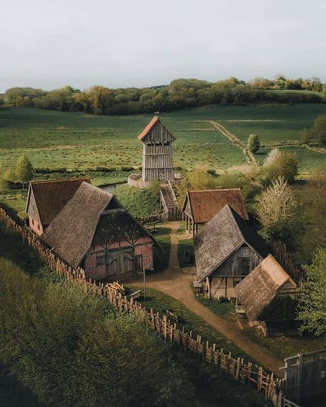 Medieval Germany, Hawke Dragon Age, Casa Hobbit, Viking Village, Medieval Aesthetic, Germany Castles, Medieval Life, Medieval Houses, Medieval World