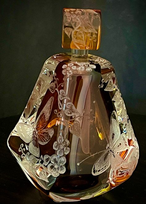 Hand Engraved Butterfly Perfume Bottle, Vanity, Homedecor, Perfume Bottle, Scented, Crystal Perfume Bottle, Wedding Gift, Handblown - Etsy Hungary Perfume Bottle Diy, Perfume Bottle Ideas, Unique Perfume Packaging, Perfume Bottles Aesthetic, Aesthetic Perfume Bottles, Perfume Bottles Design, Butterfly Perfume, Perfume Bottle Collection, Making Perfume