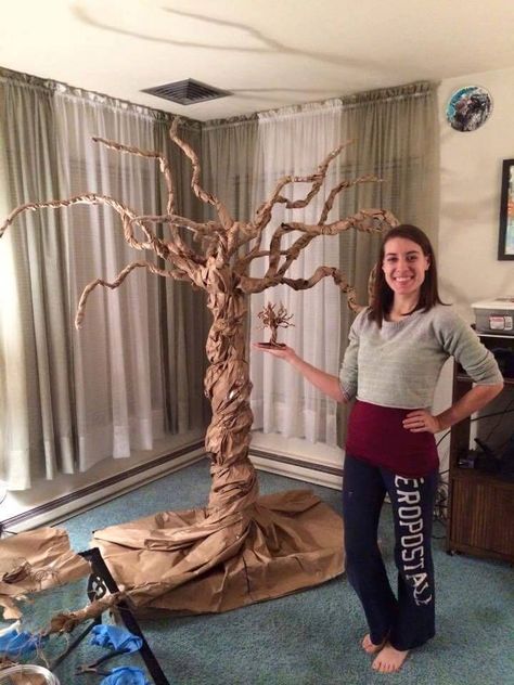 How to Build the "Life Size" Paper Bag Tree! - Emily Seilhamer Paper Mache Tree, Cardboard Tree, Decoration Creche, Tree Props, Paper Bag Crafts, Fake Trees, Diy Tree, Paper Tree, Bag Chair