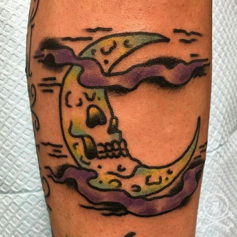 Moon Skull, Traditional Tattoo Flash, Lowbrow Art, Skull Tattoos, S Tattoo, Moon Tattoo, Tattoo Shop, Back Tattoo, Color Tattoo