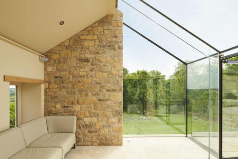 Structural glass box to this old farmhouse in Yorkshire. The glass box was designed to so it split the old farmhouse in half and create a striking feature to the property. Asymmetrical Roof, Glass Box Extension, Glass Farmhouse, Cottage Extension, Garden Room Extensions, Old Stone Houses, Room Extensions, Glass Extension, House Extension Design