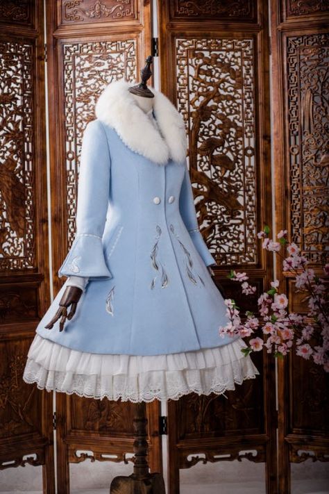 Blue Winter Dresses, Blue Outfit Winter, Pretty Quinceanera Dresses, Cute Coats, Old Fashion Dresses, Royal Outfits, Dress Drawing, Winter Dress, Fantasy Dress