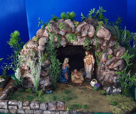 sprayfoam cave 1 | Cave is made from a can of spray foam tha… | Flickr Christmas Cave, Christmas Crib Ideas, Nativity Ideas, Nativity Of Jesus, Church Christmas Decorations, Nativity Stable, Stone Fence, Christmas Manger, Diy Nativity