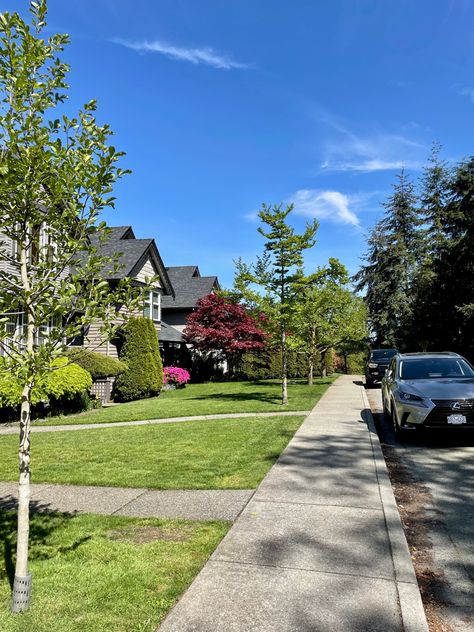 Canada Neighborhood, Vancouver Canada Houses, Canada Streets, Clato Fanfic, New Classic Facade, Canada Vibes, Canada Houses, American Neighborhood, Suburban Aesthetic