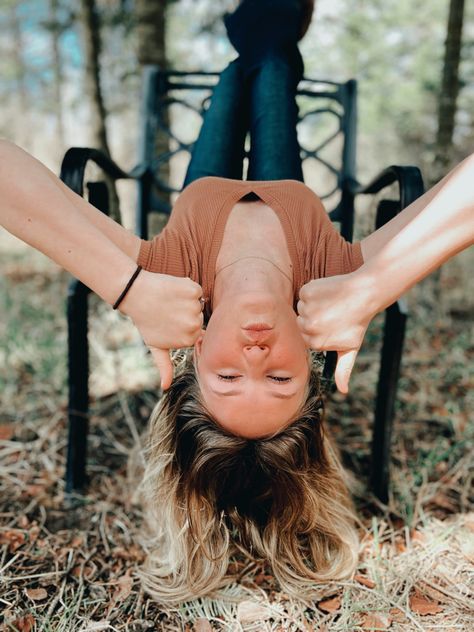 Person Hanging Upside Down Reference, Laying Upside Down Pose, Woman Laying On Side, Lay Down Pose, Lazy Pose, Upside Down Photo, Funky Poses, Photography Identity, Identity Photography