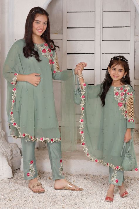 Girls Party Wear Dress Pakistani Frocks For Kids, Simple Frocks, Wedding Planning Decor, Girls Dresses Sewing, Baby Frock Pattern, Frock Fashion, Frock Patterns, Fancy Dresses Long