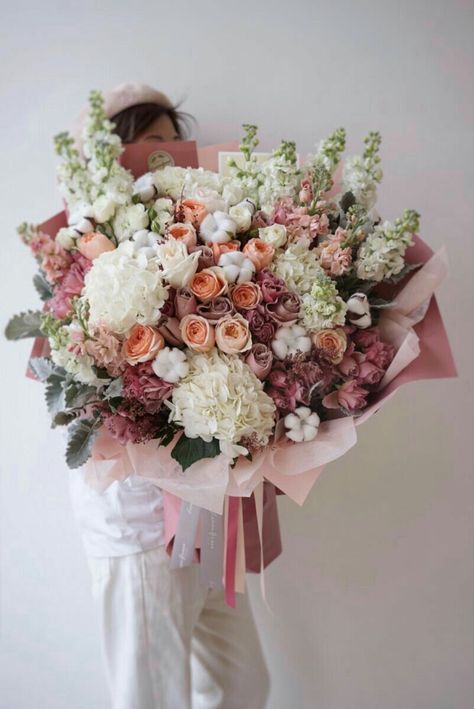 Large Bouquet Of Flowers Gift, Roses Bouquet Gift, Luxury Bouquet, Flower Boquet, Large Bouquet, Wedding Flower Design, Luxury Flower Bouquets, Large Flower Arrangements, Boquette Flowers