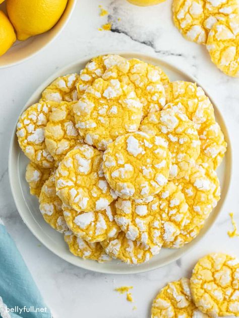 Lemon Crinkle Cookies are soft, sweet, with bright lemon flavor, and great for spring or any season. Made with only 5 pantry ingredients, they're a great baking hack for making delicious cookies in a pinch! Pumpkin Crinkle Cookies, Lemon Cool Whip, Banana Dog Treat Recipe, Cook Pumpkin, Cardamom Cookies, Cool Whip Cookies, Box Lemon Cake, Quick Cookies, Crinkle Cookies Recipe