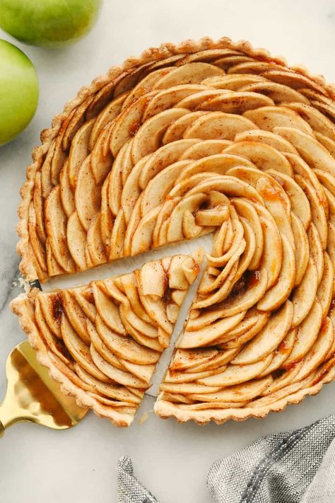 Apple Pie Filling Recipe - The Recipe Critic Apple Tart Pie, Fresh Apple Tart Recipe, Thanksgiving Tart Recipes, Fall Tart Recipes, Acnh Recipes, Apple Tarts Recipe Easy, Tart Pan Recipes, Apple Tart Recipes, Apple Tart Recipe Easy