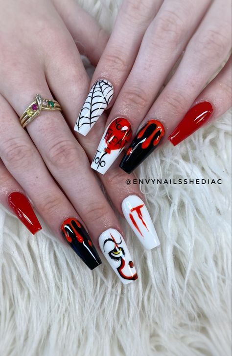 Halloween Nails It Movie, Halloween It Nails, Halloween Nails Pennywise, Pennywise Nails Acrylic, It Acrylic Nails, It Nail Designs, It Themed Nails, Penny Wise Nail Art, Stephen King Nails