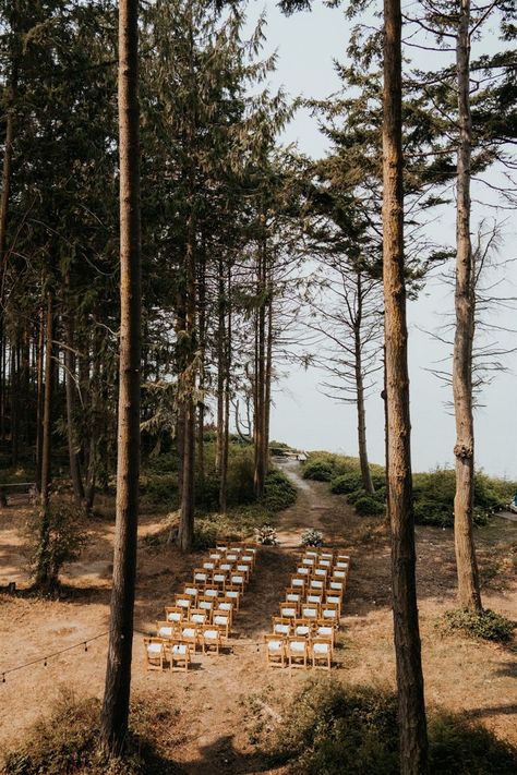 Intimate wedding in the woods | Image by Henry Tieu Private Outdoor Wedding, Nature Wedding Elopement, Modern Cabin Wedding, Simplistic Rustic Wedding, Reception In The Woods, Natural Earthy Wedding, Wedding In The Trees, Lakeside Wedding Aesthetic, North Woods Wedding