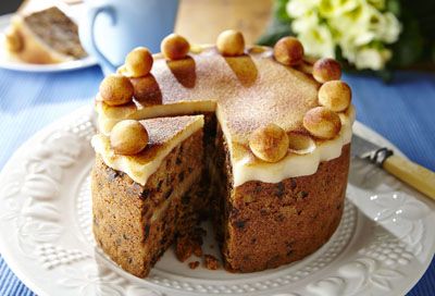 Best simnel cake to buy - Country Life Recipe For Christmas Cake, Fondant Christmas Cake, Marzipan Recipe, Simnel Cake, Almond Desserts, Royal Icing Cakes, Marzipan Cake, Christmas Cakes Easy, Artisan Bakery