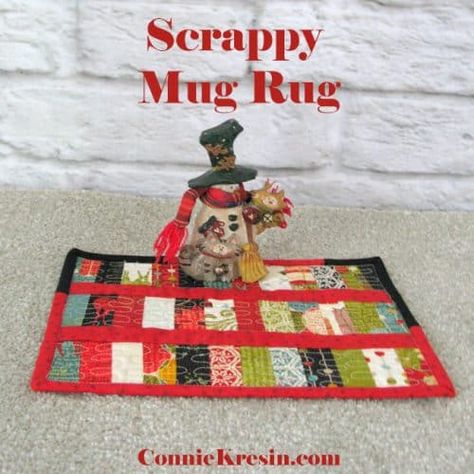 Scrappy Mug Rug tutorial for Christmas Mug Rugs Patterns Free, Mug Rugs Patterns, Christmas Mug Rug, Quilts Christmas, Christmas Mug Rugs, Mug Rug Tutorial, Free Quilt Tutorials, Scrap Projects, Fun Quilt