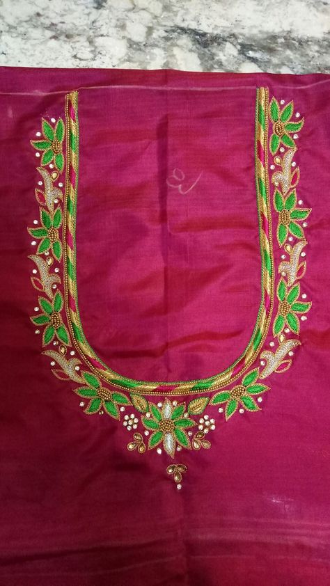 Blouse Thred Work Design, Simple Tread Blouse Designs, Kodi Design, Aari Design, Hand Work Design, Maggam Work Designs, Hand Beaded Embroidery, Cutwork Blouse Designs, Simple Embroidery Designs