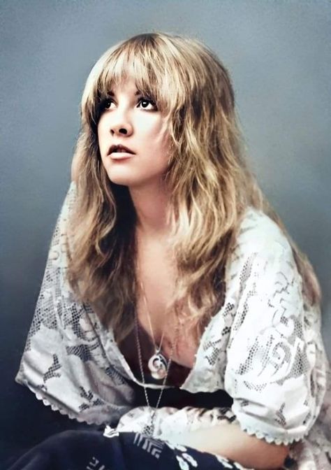 Stevie Nicks Hair Inspiration, 70s Shag Haircut Stevie Nicks, Stevie Nicks Hair 70s, 1970s Rock Hairstyles, 1970s Shag Haircut For Women, Stevie Nicks Straight Hair, Stevie Nicks Haircut, Young Stevie Nicks, 70s Rockstar Hair