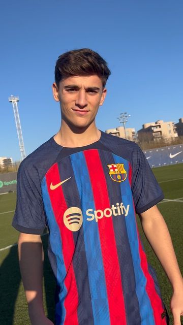 Handsome Football Players, Fc Barcelona Players, Impossible Is Nothing, Fc Barcelona Wallpapers, Football Players Photos, Cute Football Players, Barcelona Team, Barcelona Players, Soccer Boyfriend