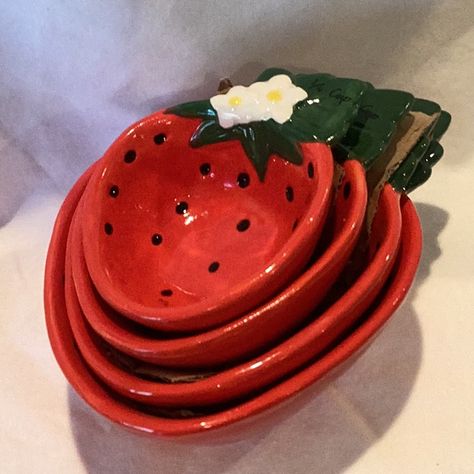 Brand New! Strawberry Measuring Cups By 10:Strawberry Street. These Really Resemble Strawberries! Includes 1/4, 1/3, 1/2 And 1 Cup Measures. Ceramic. Hand Wash Only. Use In The Kitchen Or For Your Summer Decor. These Are So, So Sweet. Items Like This May Contain Imperfections Or Irregularities Making Each Piece Unique. Strawberry Ceramic Bowl, Cottagecore Kitchenware, Strawberry Kitchen Decor, Strawberry Items, Strawberry House, Strawberry Stuff, Strawberry Decor, 10 Strawberry Street, Strawberry Kitchen