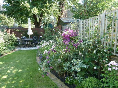 Small Cottage Garden Ideas, Garden Design London, Space Garden, Back Garden Design, London Garden, Victorian Garden, Backyard Inspiration, Family Garden, Unique Gardens