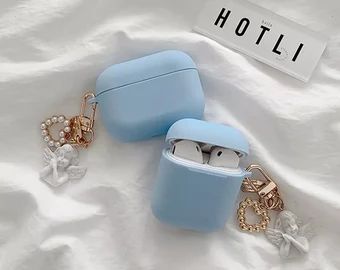 Cute Ipod Cases, Kacamata Fashion, Airpod Pro, Ipod Cases, Air Pods, Airpods Case, Cute Cases, Simple Bags, Airpod Case