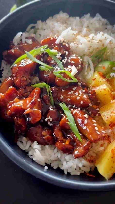 Teriyaki Chicken Rice Bowl- with Pineapple and Sesame Rice. Teriyaki Chicken Pineapple Rice Bowls, Hawaiian Chicken Rice Bowl, Pineapple Rice Bowl Chicken, Pineapple Rice Bowl, Teriyaki Chicken Bowl Recipe, Pineapple Teriyaki Chicken, Baked Panko Chicken, Teriyaki Chicken Rice, Sesame Rice