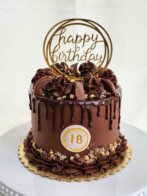 Candy Chocolate Cake, Chocolate Cake Designs Birthday Women, Chocolate Tall Cake, Custom Cakes For Men, Tall Chocolate Cake, Chocolate Cake Design Ideas Simple, Chocolate Drip Cake Birthday, Fruit Table Ideas, Meme Cake