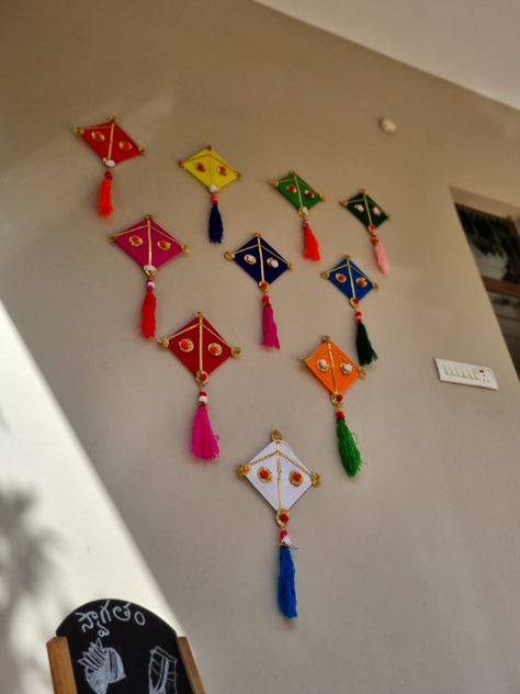 These are handmade kites by artisans of Rajasthan Sankranti Jwellery For Kids, Sankranti Decoration Ideas At Home, Kite Decoration For Sankranti, Tilwa Decoration Ideas At Home, Bornahan Decoration Ideas, Makarsankranti Decoration Ideas, Sankranthi Decoration Ideas At Home, Tilwa Decoration, Makar Sankranti Decoration At Home