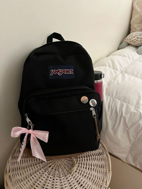 Back Packing Aesthetic, Black Backpack Aesthetic, Packing Aesthetic, Black Jansport Backpacks, Back Packing, Pretty Backpacks, Clear Backpacks, Backpack Aesthetic, High School Backpack