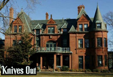 Mystery Solved: Harlan Thrombey's Mansion in "Knives Out" - Hooked on Houses Knives Out House, Old Mansions, Grand Homes, Girl House, Celebrity Houses, Filming Locations, House Inspo, Future House, Mansion