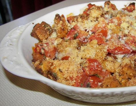 Scalloped Tomatoes by Barefoot Contessa. So yummy and my garden provides a lot of the food! Scalloped Tomatoes, Veggie Entrees, Casseroles Recipes, Barefoot Contessa Recipes, Recipes Sides, Tomatoes Recipes, Savory Sides, Ina Garten Recipes, Barefoot Contessa