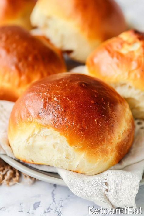 Keto Rolls- Only 4 Ingredients - Perfect Keto Bread Keto Easy Bread Recipes, Keto Pull Apart Milk Bread, Keto Bread Maker Recipes, Keto Dinner Rolls Almond Flour, How To Make Keto Bread, Gf Keto Recipes, Fluffy Keto Brioche Bread, Keto Bread In Bread Machine, Keto Fathead Rolls