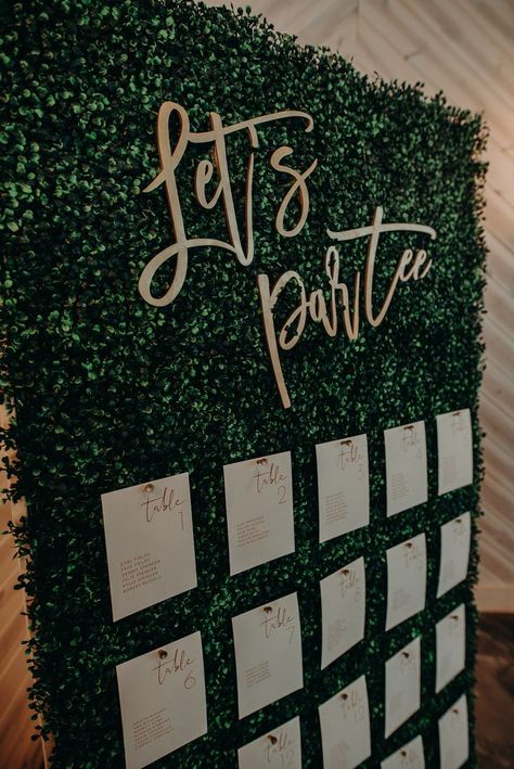 Golf Course Wedding Seating Chart, Seating Chart On Greenery Wall, Greenery Wall Seating Chart Wedding, Golf Gala Decor, Golf Table Numbers Wedding, Wedding Seating Chart Hedge Wall, Grass Wall Seating Chart Wedding, Greenery Seating Chart, Golf Themed Wedding Seating Chart