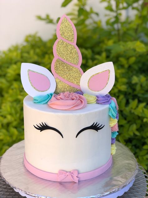 Unicorn Pasta, Unicorn Cake Design, Floral Border Design, Unicorn Cake, Unicorn Party, Floral Border, Border Design, Birthday Cake, Pastel