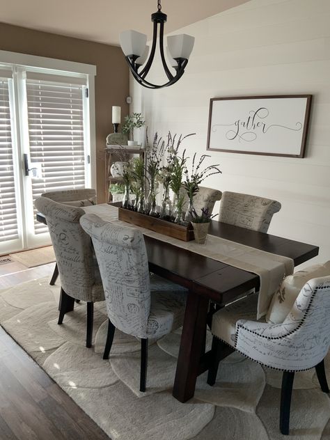 Grey Kitchen Table Decor Ideas, Espresso Dining Table Decor, Brown And Grey Dining Room, Dining Room Grey Floor, Dark Brown Table Decor Dining Rooms, Dining Room With Dark Furniture, Wood Dining Room Table Decor, Gray Dining Table Decor, Dark Brown Dining Table Decor