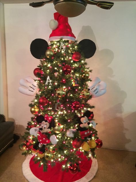 Mickey Mouse Mini Christmas Tree, Mickey Mouse Outdoor Christmas Decor, Mickey Xmas Tree, Baby Christmas Tree Ideas, Mickey Mouse Christmas Decorations Ideas, Mickey Tree Christmas, Mickey Mouse Christmas Tree Decoration, Mickey Christmas Tree Ideas, Christmas Mickey Mouse Decorations