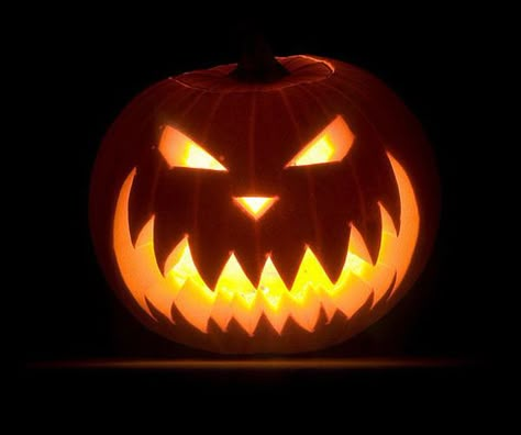 Pumpkin Carving Ideas for Halloween 30+ Best Cool, Creative & Scary Halloween Pumpkin Carving Ideas 2013 Cool Pumpkin Designs, Halloween Calabazas, Labu Halloween, Veselý Halloween, Plat Halloween, Halloween Gesicht, Scary Halloween Pumpkins, Pumpkin Stencils, Pumkin Carving