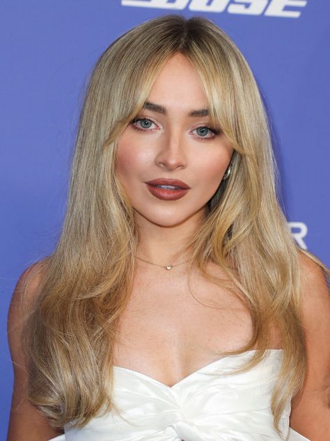 sabrina carpenter Sabrina Carpenter Short Hair, Blonde Celebrities Female, Sabrina Carpenter Face, Sabrina Carpenter 2023, Sabrina Makeup, Blonde Celebrity Hair, Haircuts For Long Hair Straight, Sabrina Carpenter Style, Billboard Women In Music