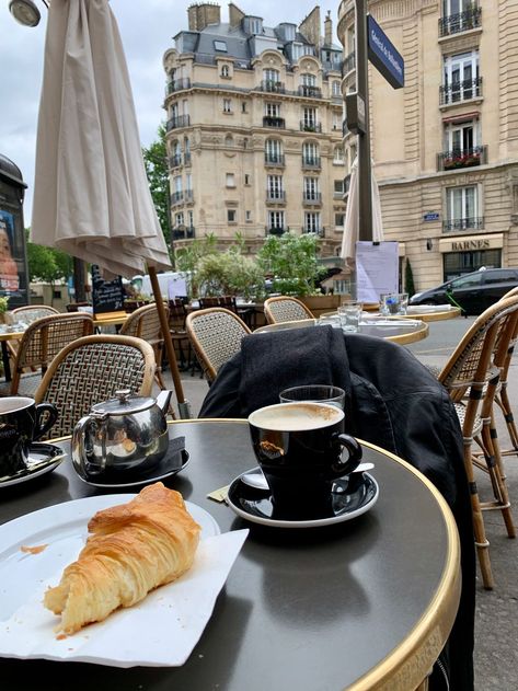 What Time Do Cafés Open in Paris? City Life Apartments, Paris Cafe Aesthetic, Paris Picture Ideas, France Apartment, Good Morning Paris, Paris Coffee Shop, Paris Shops, Pictures Of Paris, France Cafe