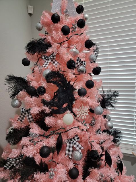 Black Pink Christmas Tree, Pink And Black Christmas Decor, Pink And Black Christmas Tree, Pink And Black Christmas, Black Pink Christmas, Halloween Tree Decorations, Glam Christmas Tree, Black Christmas Decorations, Widget Board