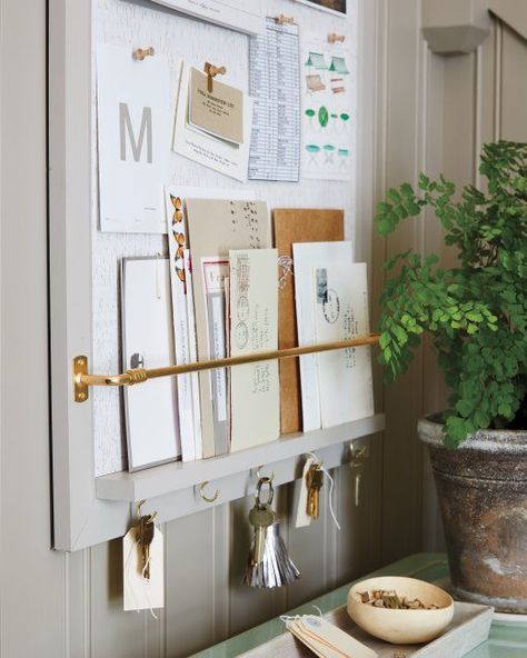 How to eliminate paper clutter forever - The Inspired Room - image via Martha Stewart Wand Organizer, Apartment Entryway, Country Lane, Diy Projektit, Paper Clutter, Ideas Para Organizar, Bulletin Board Ideas, Diy Casa, Dekorasi Kamar Tidur