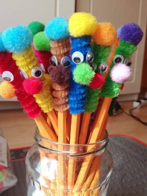 Pencil Topper Crafts, Pipe Cleaner Crafts, Easy Fall Crafts, Back To School Crafts, Popsicle Stick Crafts, Diy Crafts For Kids Easy, Camping Crafts, Crafts Hacks, Foam Crafts