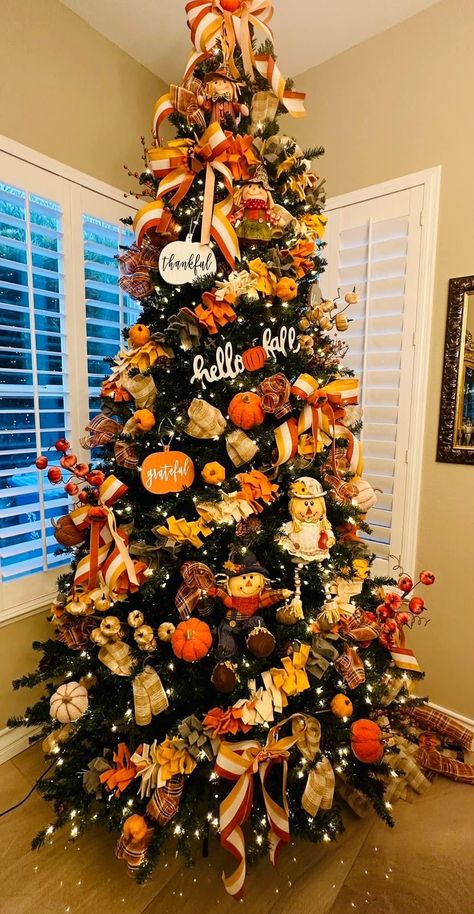 Christmas Tree Decorated For Fall, Christmas Tree In Living Room, Thanksgiving Christmas Tree Ideas, Fall Tree Decorations Decorating Ideas, Thanksgiving Tree Decorations, Thanksgiving Christmas Tree, Fall Christmas Tree Ideas, Fall Tree, Fall Tree Decorations